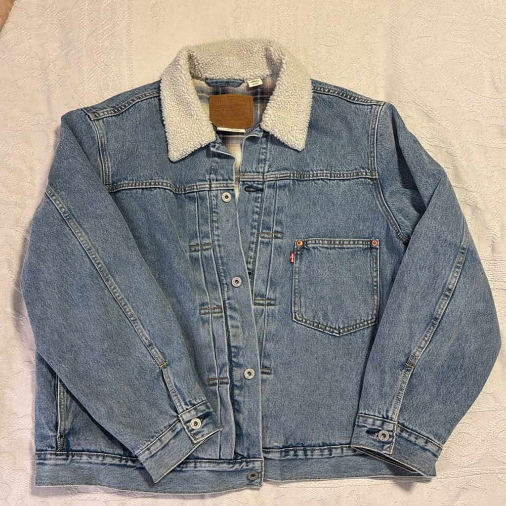 Mens Levi’s XL Type 1 lined trucker jacket with shearling collar
